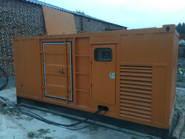 惠农发电机组长期使用中，电缆线的敷设路径有哪些要求？